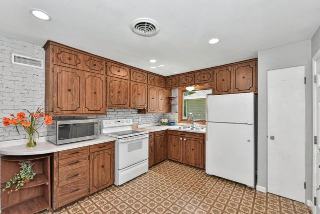 457 W 5th STREET, Oconomowoc, WI 53066