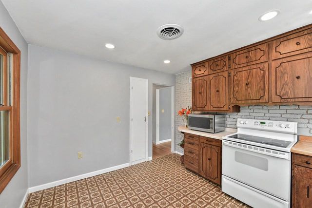457 W 5th STREET, Oconomowoc, WI 53066