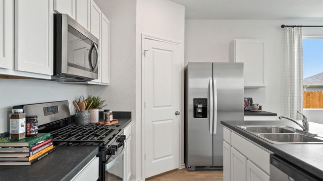 300 SANTO DOMINGO RD, Bastrop, TX 78602