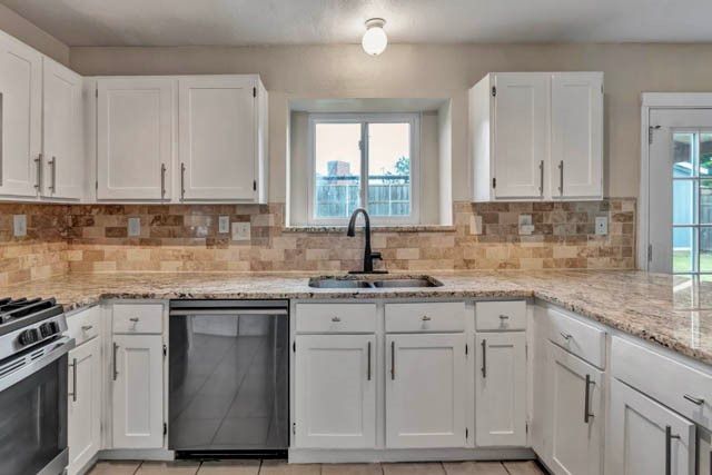 326 Baldwin Street, Grand Prairie, TX 75052