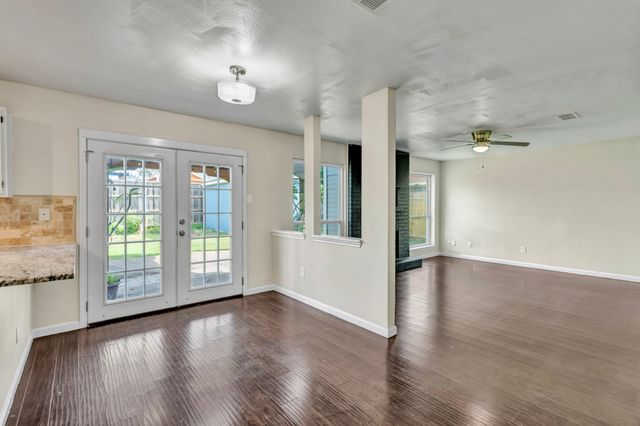 326 Baldwin Street, Grand Prairie, TX 75052