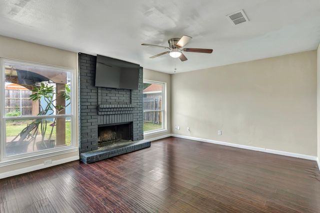 326 Baldwin Street, Grand Prairie, TX 75052