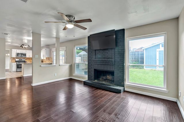 326 Baldwin Street, Grand Prairie, TX 75052