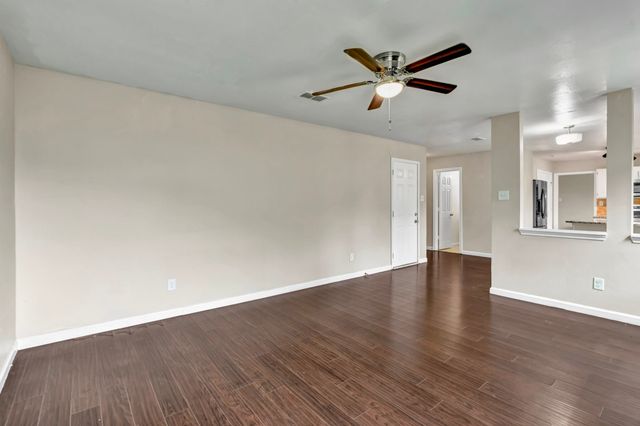 326 Baldwin Street, Grand Prairie, TX 75052