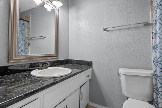 711 Rosedale Drive, Hewitt, TX 76643