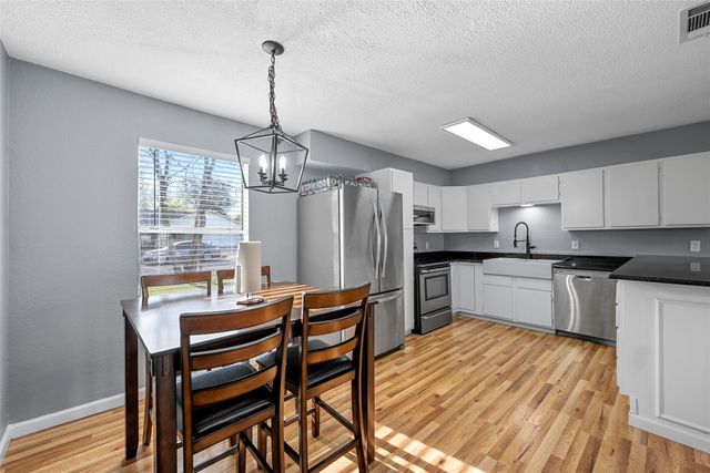 711 Rosedale Drive, Hewitt, TX 76643