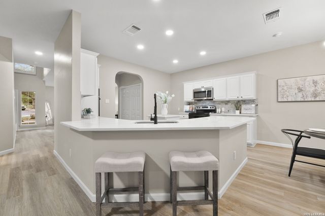 12323 Stable Pond Dr, San Antonio, TX 78249