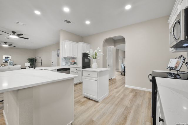 12323 Stable Pond Dr, San Antonio, TX 78249