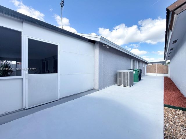 14220 SW 53rd St, Miami, FL 33175