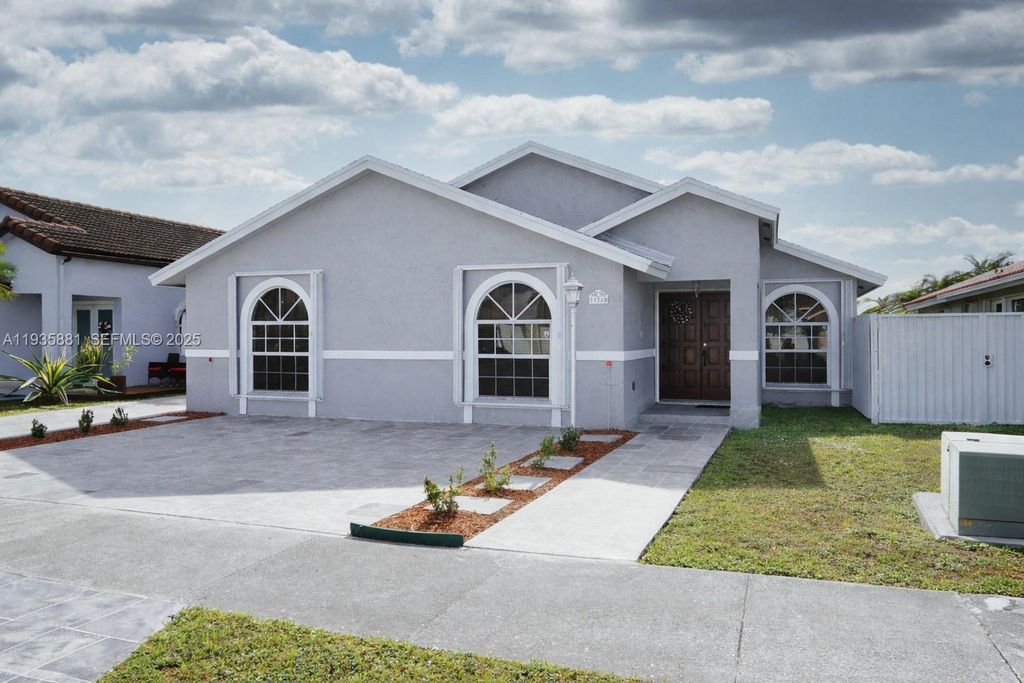 14220 SW 53rd St, Miami, FL 33175