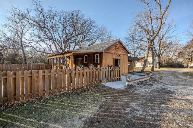 2001a Beck Lane, Lebanon, MO 65536