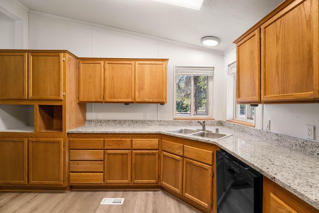 52550 Day Road, La Pine, OR 97739