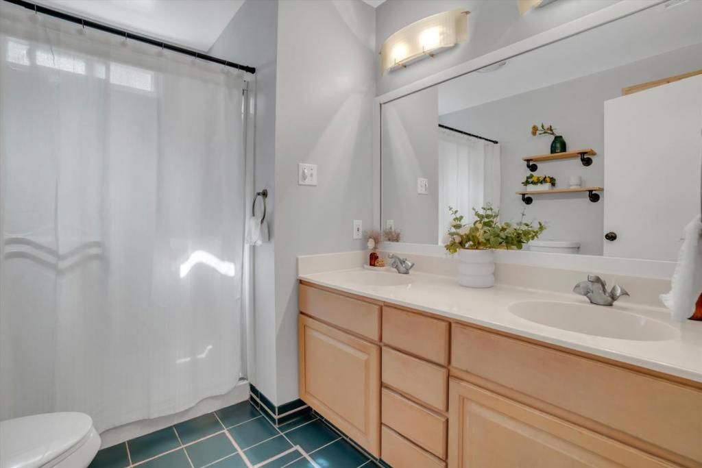 Image 16 of property listing at 24557 Pontiac Street, Hayward, CA 94544