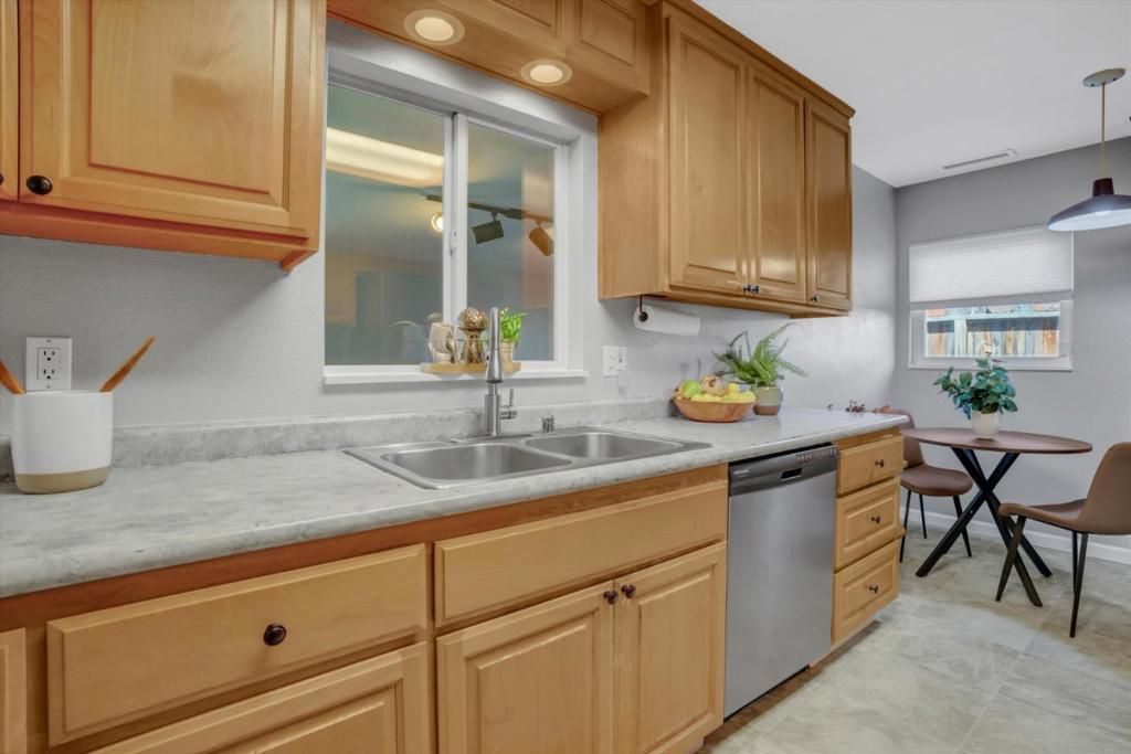 Image 7 of property listing at 24557 Pontiac Street, Hayward, CA 94544