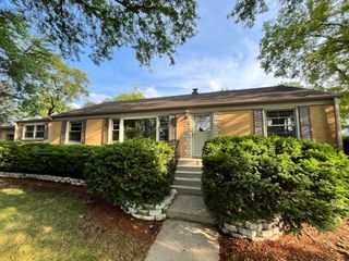 871 High Street, Elgin, IL 60123