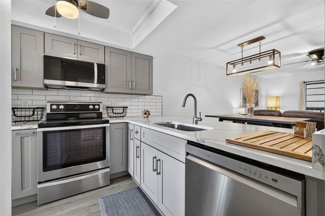 9860 62ND TERRACE N 1048, St Petersburg, FL 33708