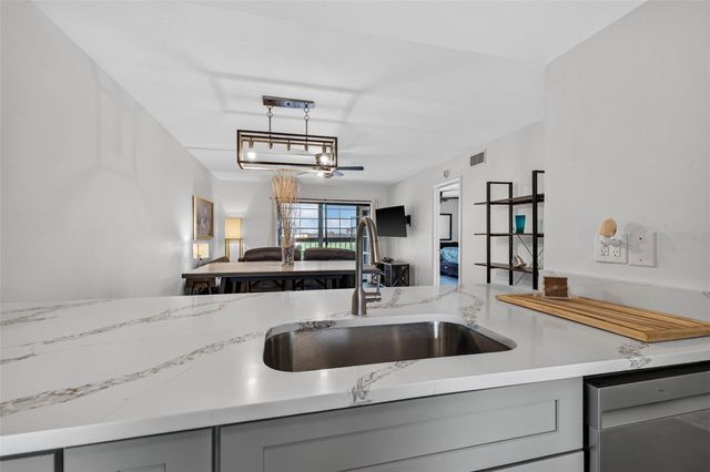9860 62ND TERRACE N 1048, St Petersburg, FL 33708
