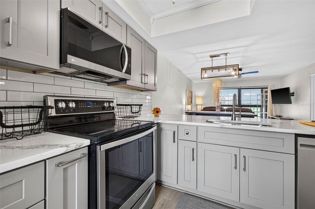9860 62ND TERRACE N 1048, St Petersburg, FL 33708