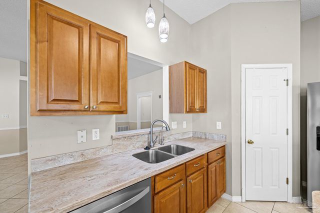 8778 Faye Ct, Navarre, FL 32566