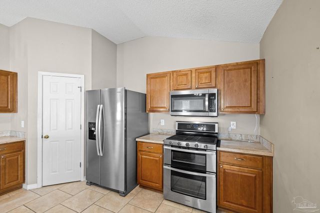 8778 Faye Ct, Navarre, FL 32566