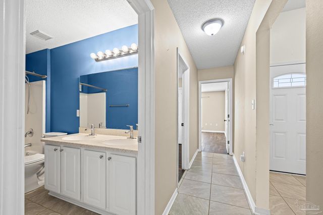 8778 Faye Ct, Navarre, FL 32566