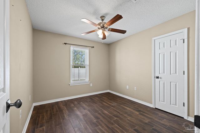 8778 Faye Ct, Navarre, FL 32566