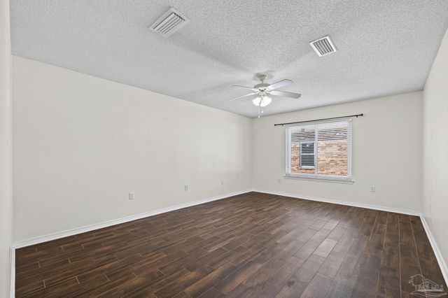 8778 Faye Ct, Navarre, FL 32566