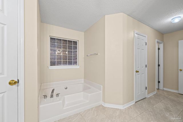 8778 Faye Ct, Navarre, FL 32566