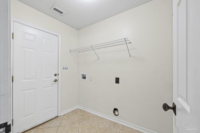 8778 Faye Ct, Navarre, FL 32566