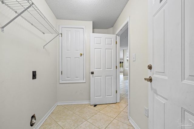 8778 Faye Ct, Navarre, FL 32566