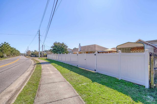 8778 Faye Ct, Navarre, FL 32566