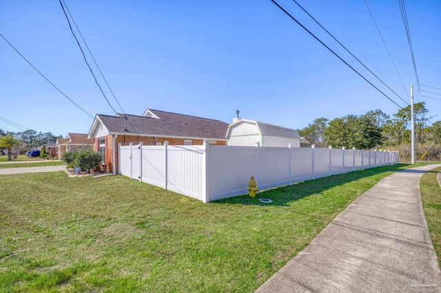 8778 Faye Ct, Navarre, FL 32566