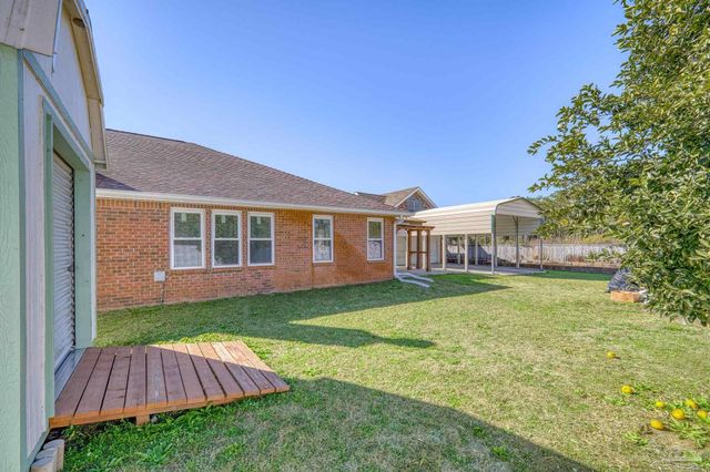 8778 Faye Ct, Navarre, FL 32566