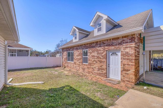 8778 Faye Ct, Navarre, FL 32566