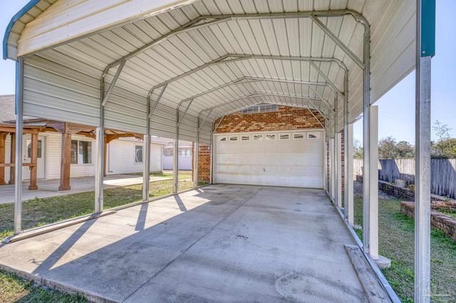 8778 Faye Ct, Navarre, FL 32566