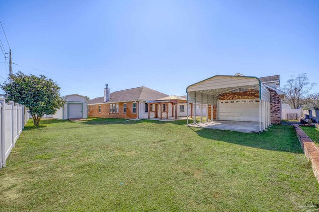 8778 Faye Ct, Navarre, FL 32566