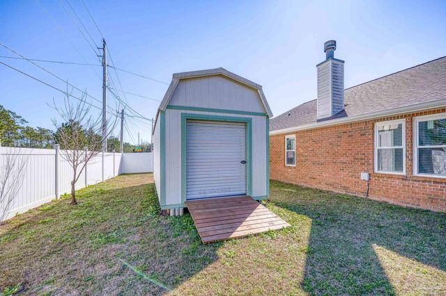 8778 Faye Ct, Navarre, FL 32566