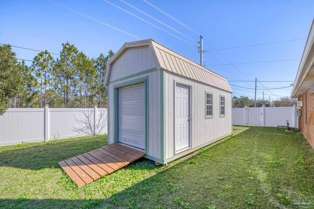 8778 Faye Ct, Navarre, FL 32566