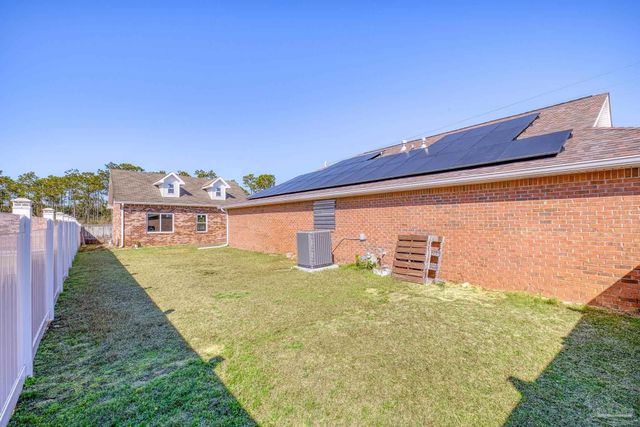 8778 Faye Ct, Navarre, FL 32566