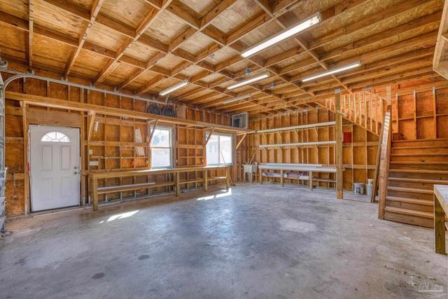 8778 Faye Ct, Navarre, FL 32566