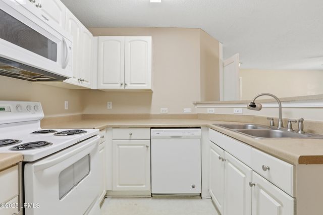 100 Kensington Blvd Apt 717, Bluffton, SC 29910