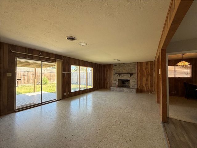 749 Burkshire Dr, Corpus Christi, TX 78412
