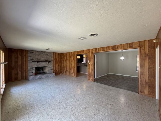 749 Burkshire Dr, Corpus Christi, TX 78412