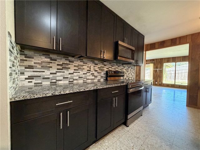 749 Burkshire Dr, Corpus Christi, TX 78412
