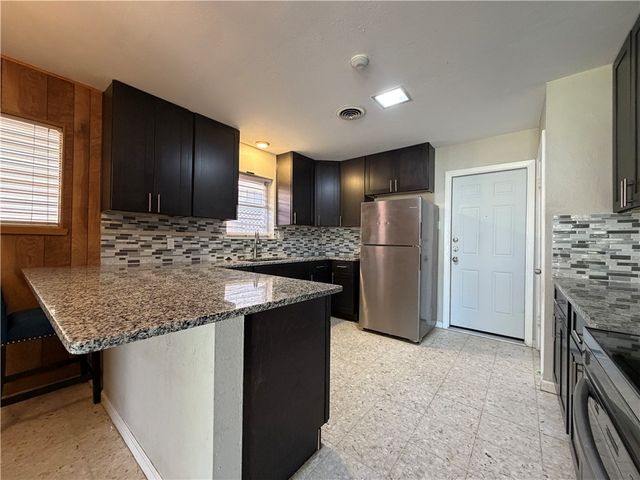749 Burkshire Dr, Corpus Christi, TX 78412