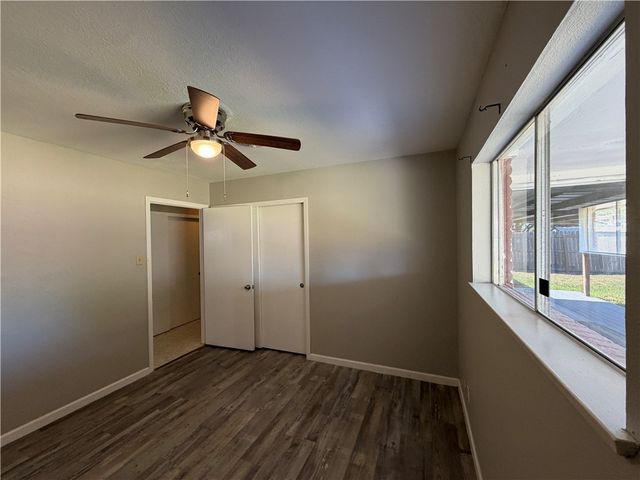 749 Burkshire Dr, Corpus Christi, TX 78412