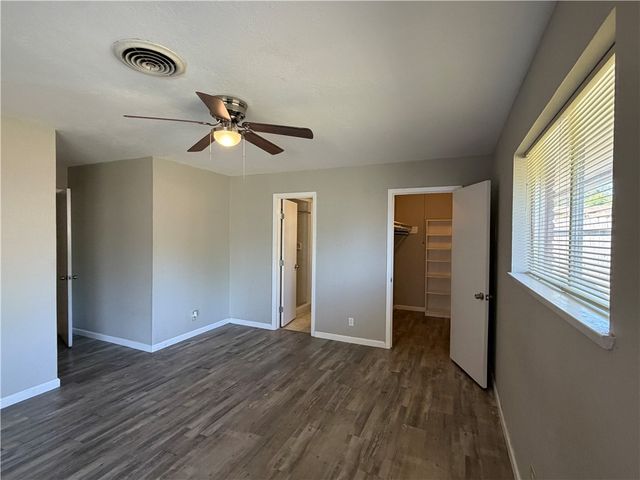 749 Burkshire Dr, Corpus Christi, TX 78412
