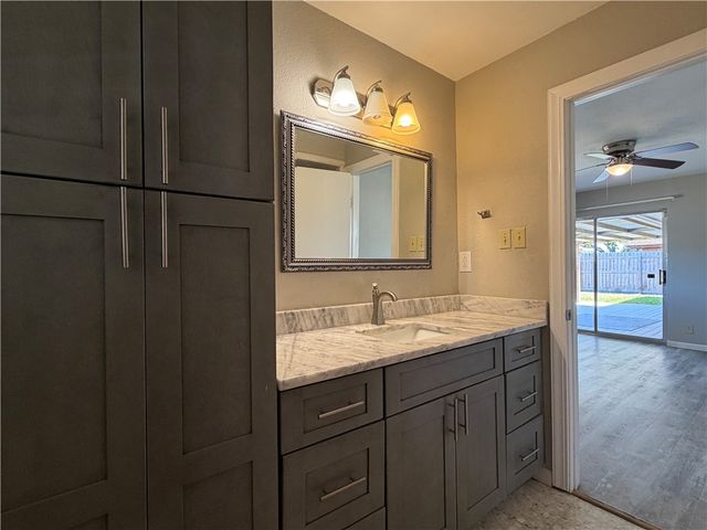 749 Burkshire Dr, Corpus Christi, TX 78412