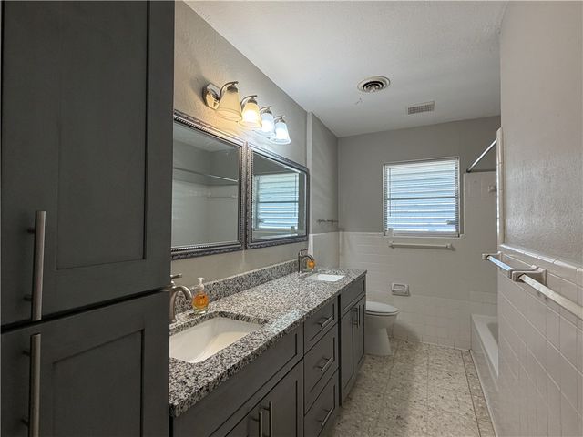 749 Burkshire Dr, Corpus Christi, TX 78412
