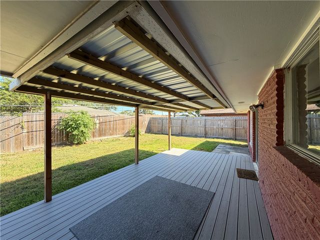 749 Burkshire Dr, Corpus Christi, TX 78412